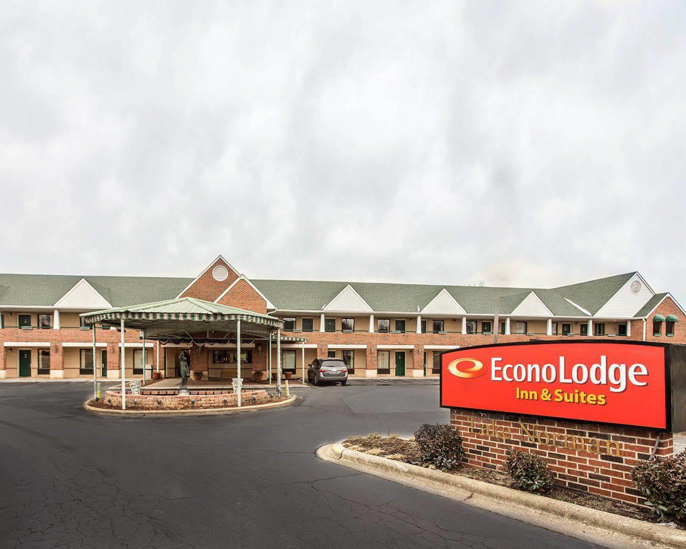 Red Roof Inn & Suites Cornelius - Lake Norman Kültér fotó