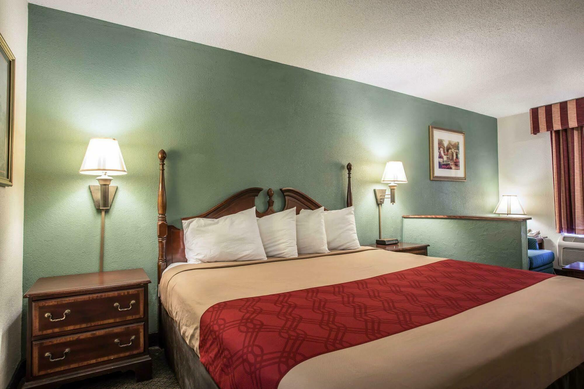 Red Roof Inn & Suites Cornelius - Lake Norman Kültér fotó