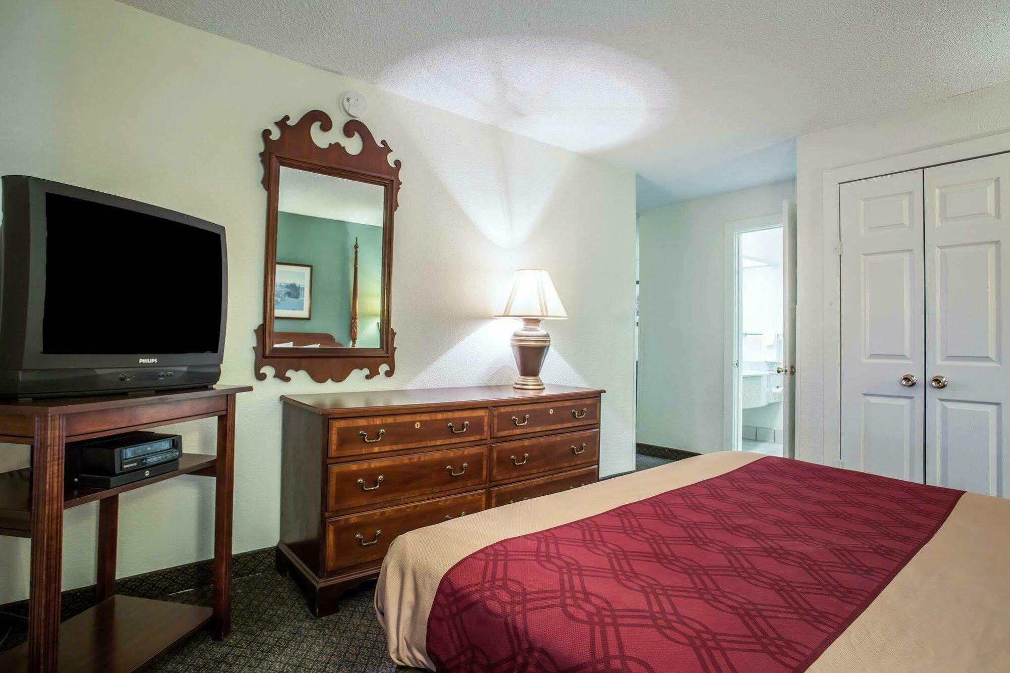 Red Roof Inn & Suites Cornelius - Lake Norman Kültér fotó