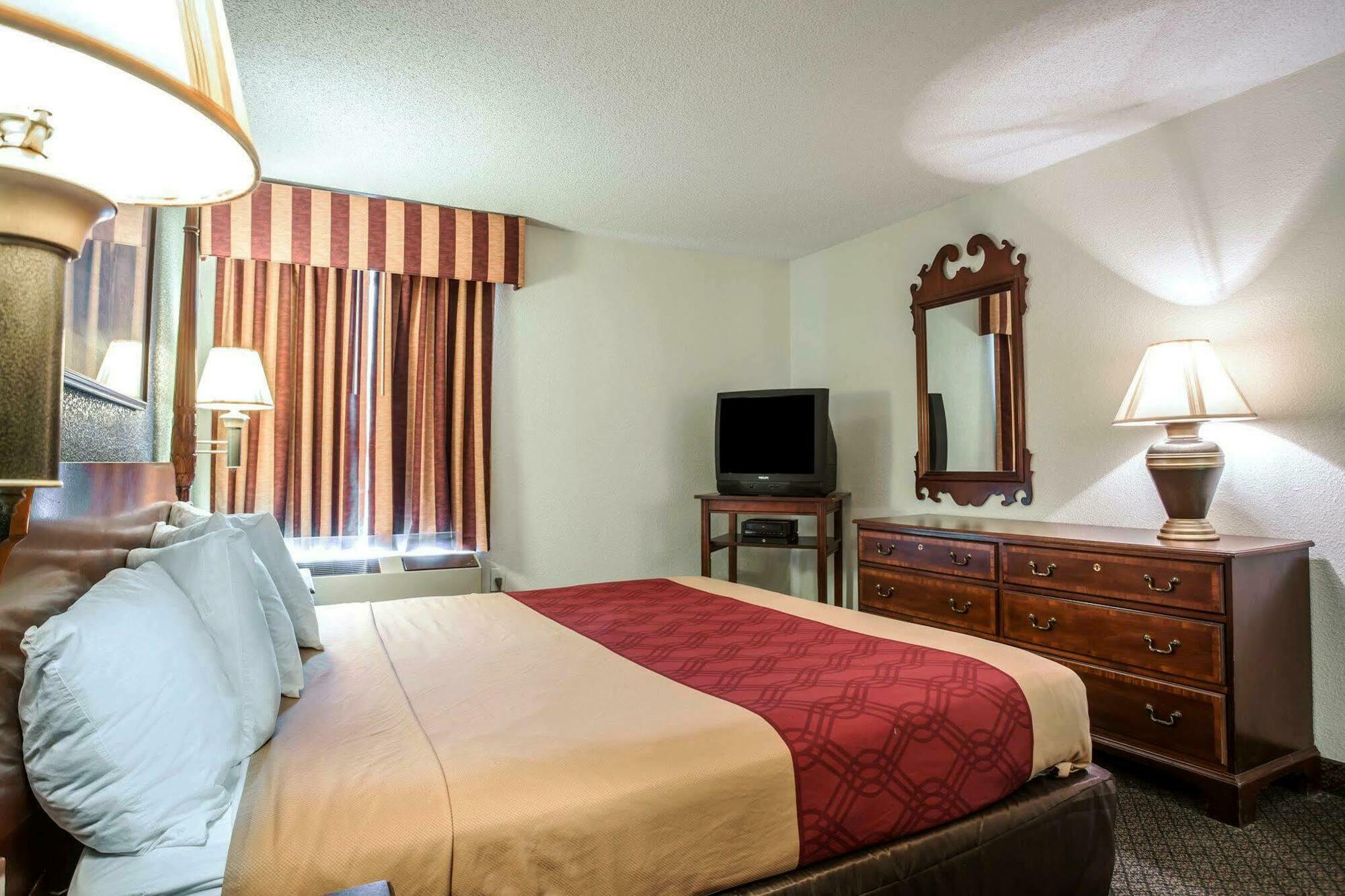 Red Roof Inn & Suites Cornelius - Lake Norman Kültér fotó